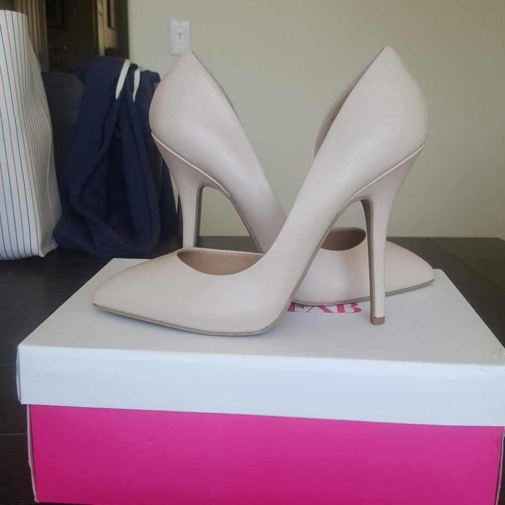 NIB JustFab Nude Dina Pumps